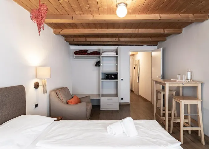 Cooper L Goethe Gasthuis Bozen